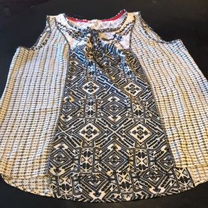 XL Sleeveless Black/Cream Patchwork Flowy Top